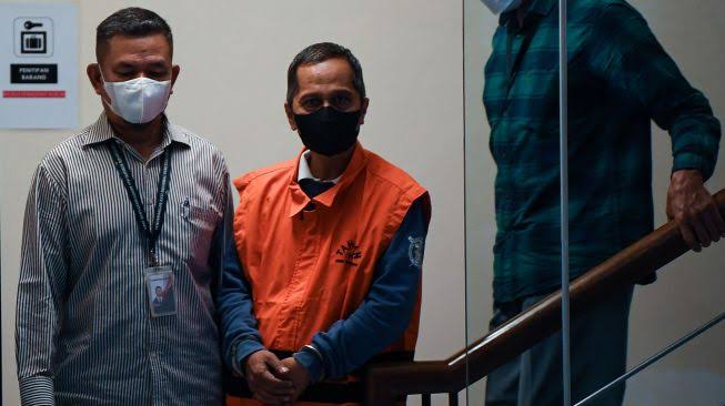 Rektor Universitas Lampung Karomani (berompi oranye)