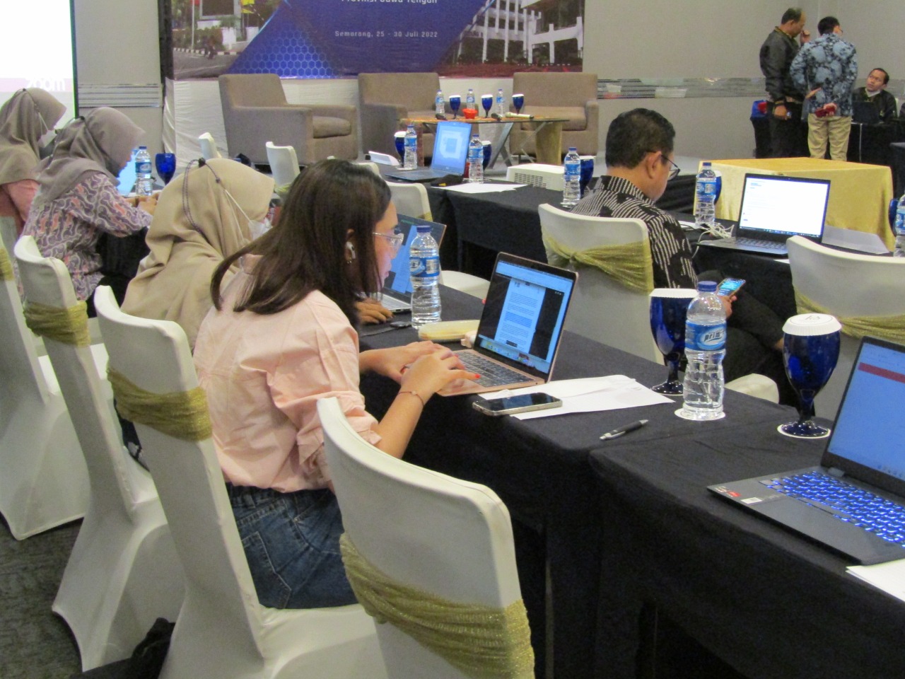 Para milenial belajar literasi digital 