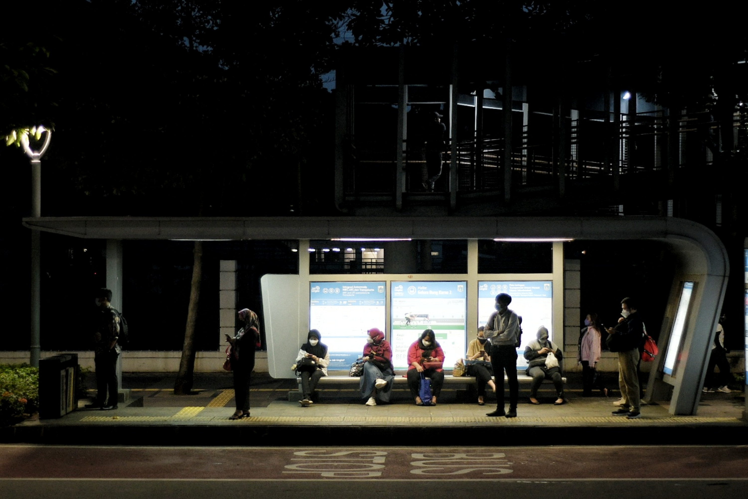 Halte Transjakarta Gelora Bung Karno Kembali Beroperasi
