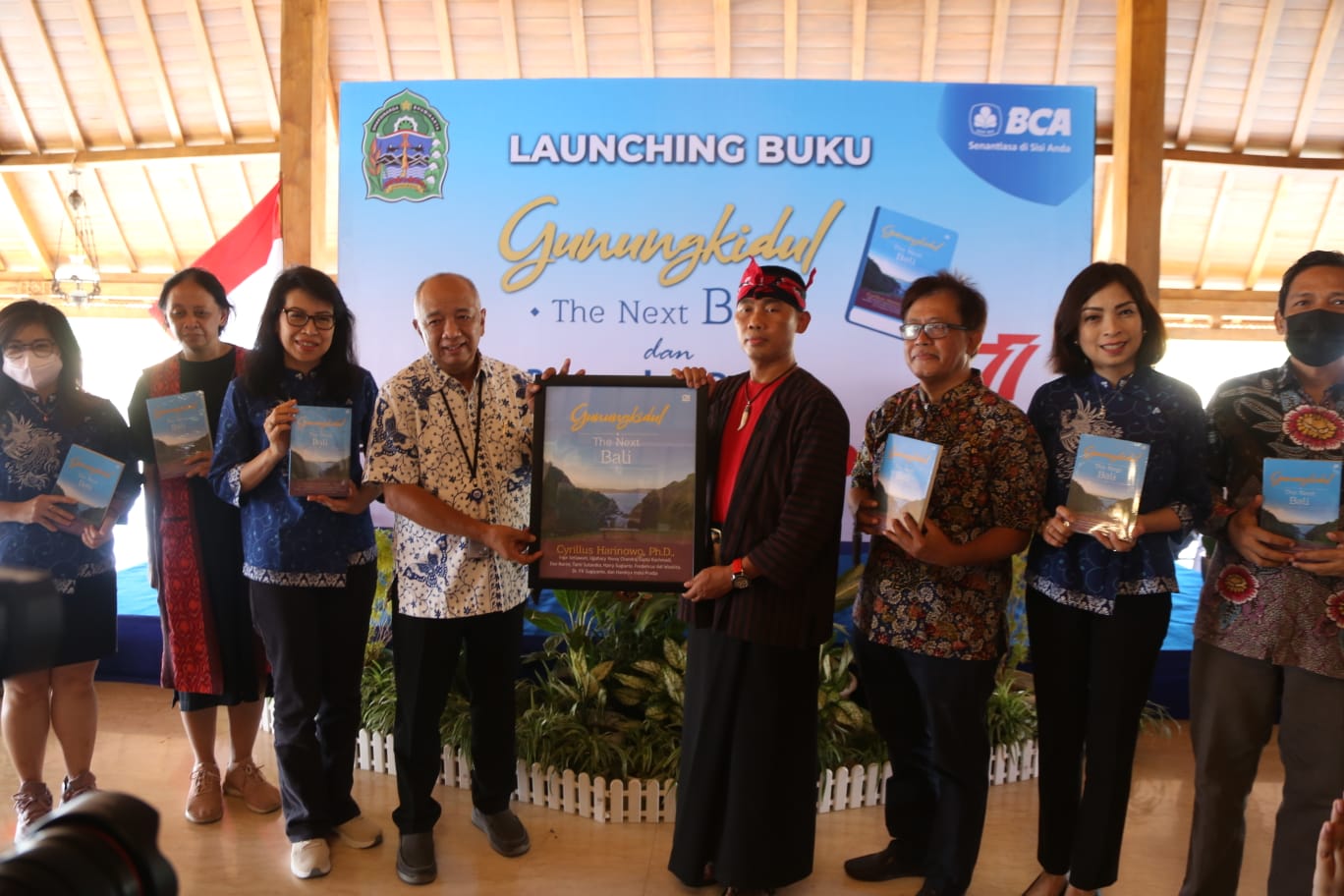 Peluncuran buku Gunungkidul, The Next Bali, di pendopo Taman Budaya Gunung Kidul, Yogyakarta, Jumat (19/8/2022).