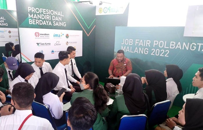 ekitar 200 mahasiswa dan lulusan antusias mengikuti Job Fair yang dibuka oleh Direktur Polbangtan Malang, Setya Budhi Udrayana