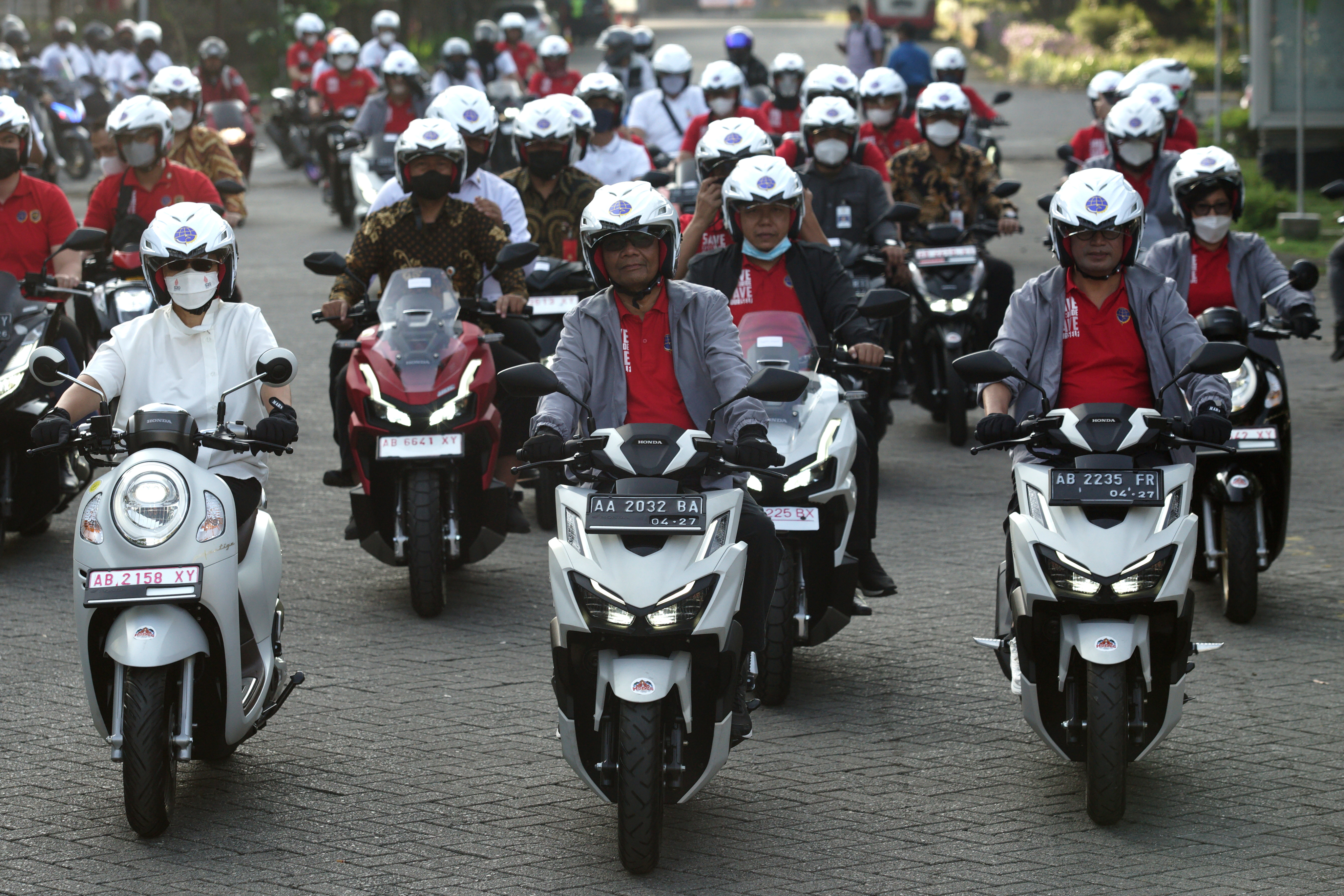 Para menteri Kabinet Indonesia Maju menghadiri acara Road Safety Campaign di Yogyakarta.