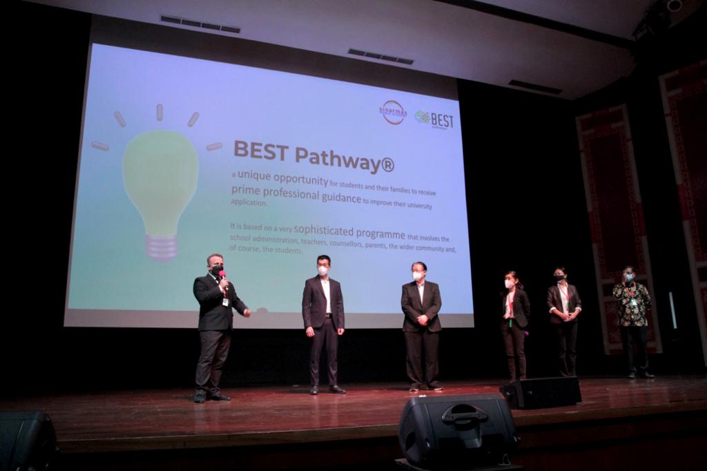 Sinarmas World Academy (SWA) mengenalkan Program BEST Pathways di Trini Dewi Theatre, Sinarmas World Academy, Kota Tangerang.