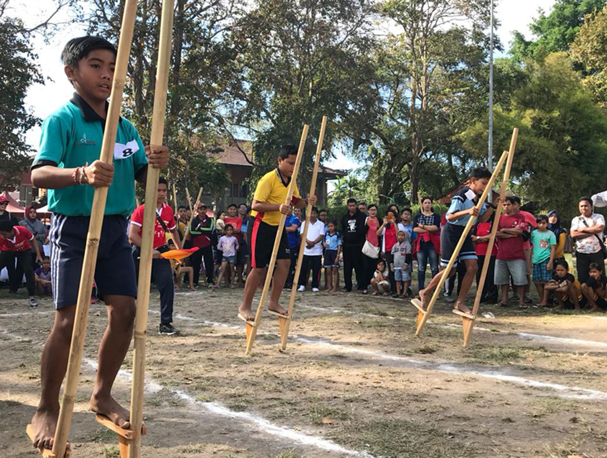 Lomba permainan tradisional digiatkan lagi untuk mengenalkan tradisi lama ke generasi muda saat perayaan HUT Kemerdekaan RI