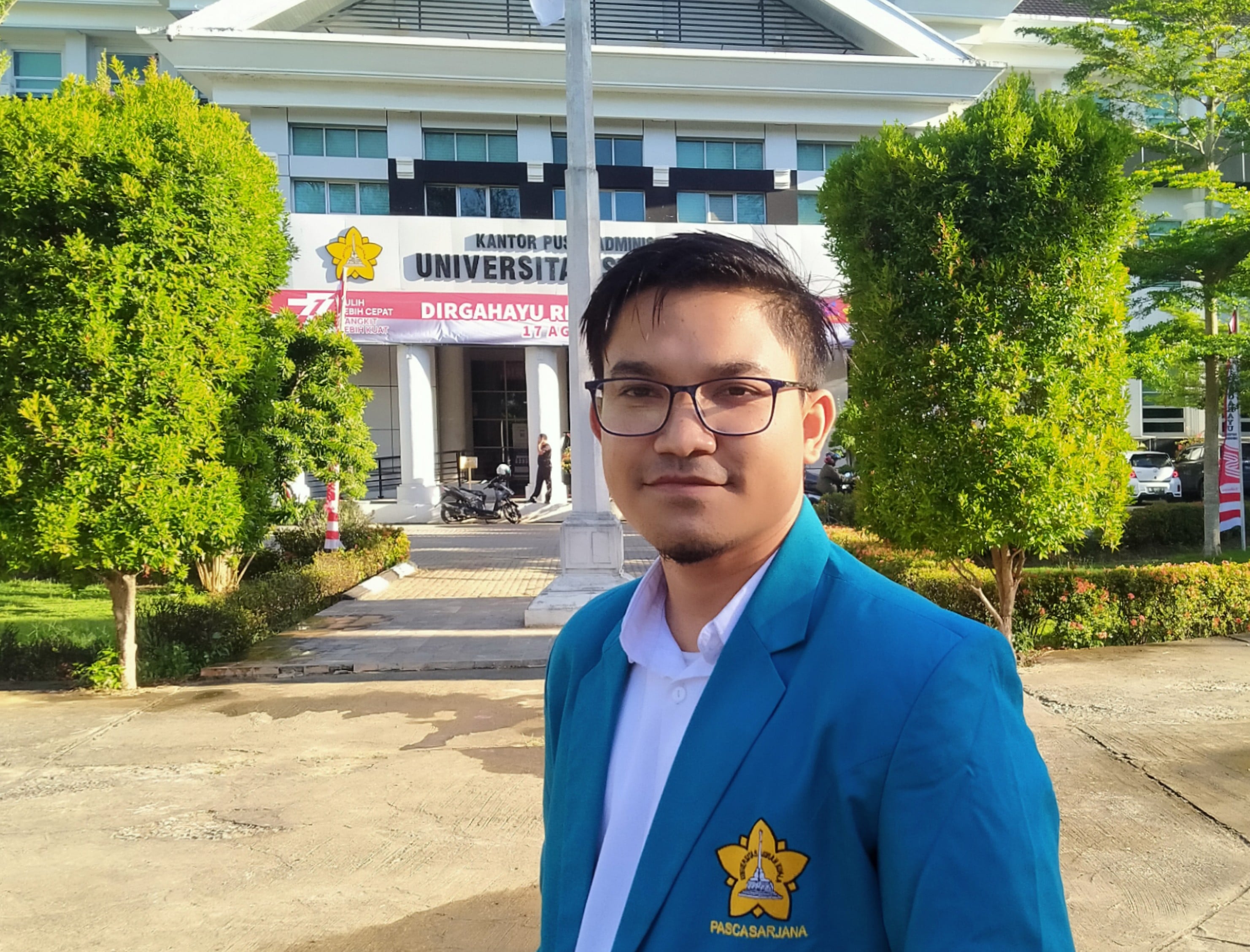 Ari Zonanda berhasil meraih juara tingkat internasional sebagai Juara I Kompetisi Karya Tulis Populer di Festival Jurnalistik PPI