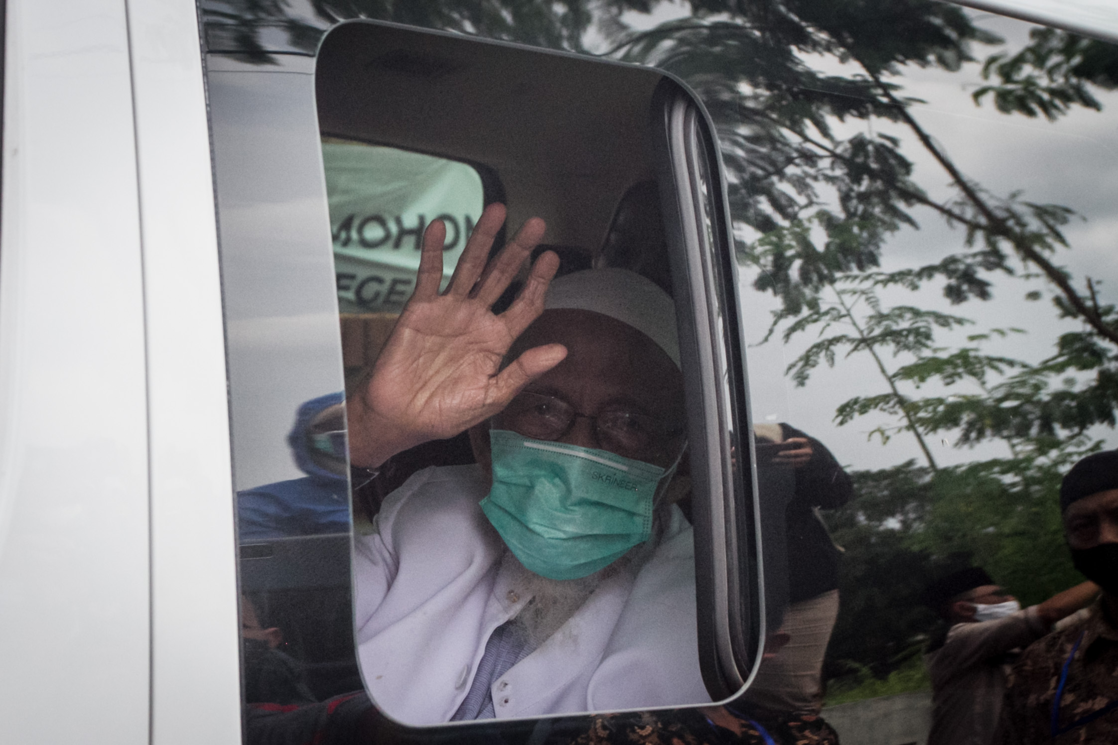 Mantan terpidana kasus terorisme Abu Bakar Ba'asyir saat tiba di Ponpes Al Mukmin, Ngruki, Sukoharjo, Jawa Tengah, Jumat (21/1/2021).