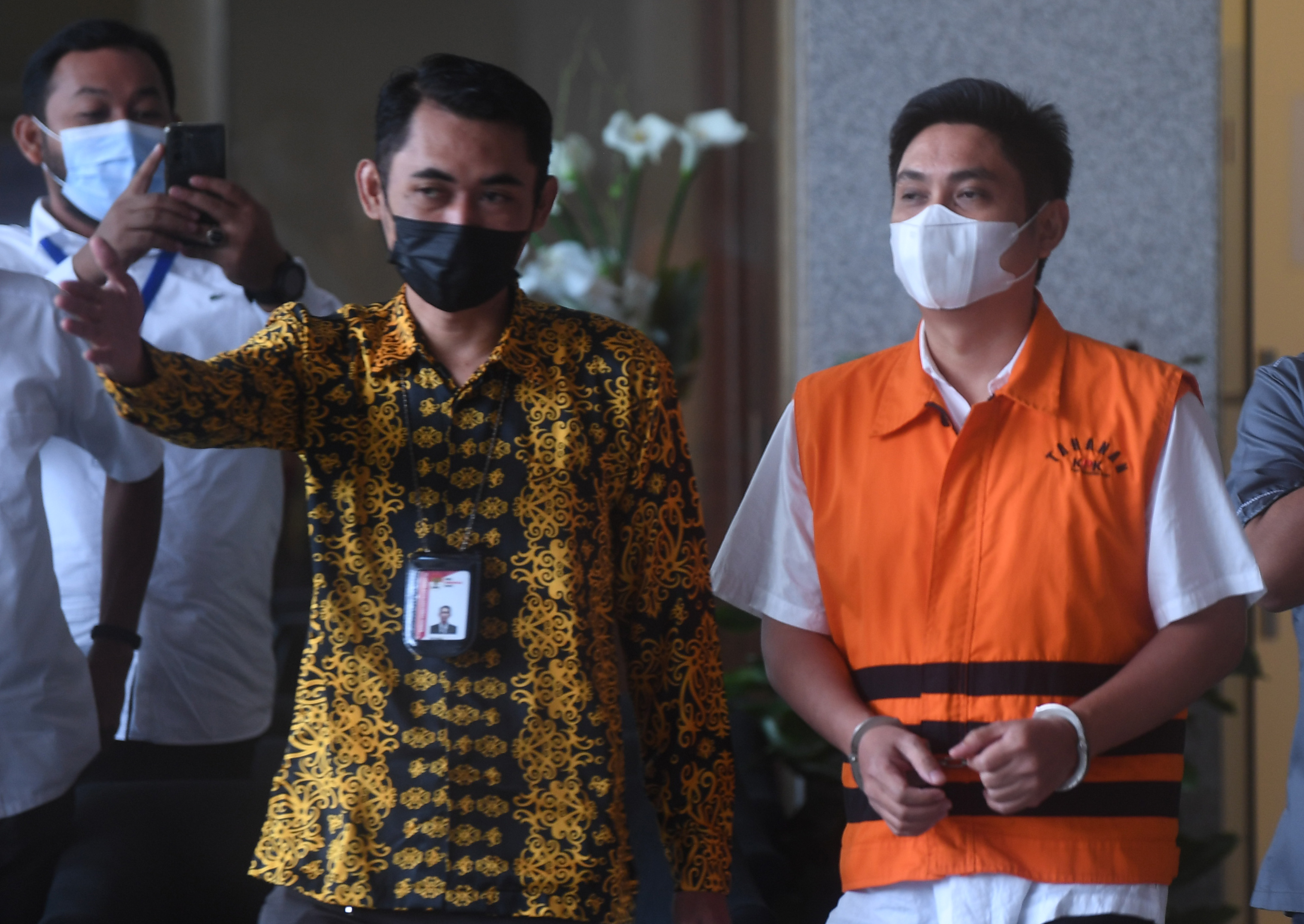 Mantan Bupati Tanah Bumbu, tersangka kasus dugaan suap izin usaha pertambangan di Tanah Bumbu . 