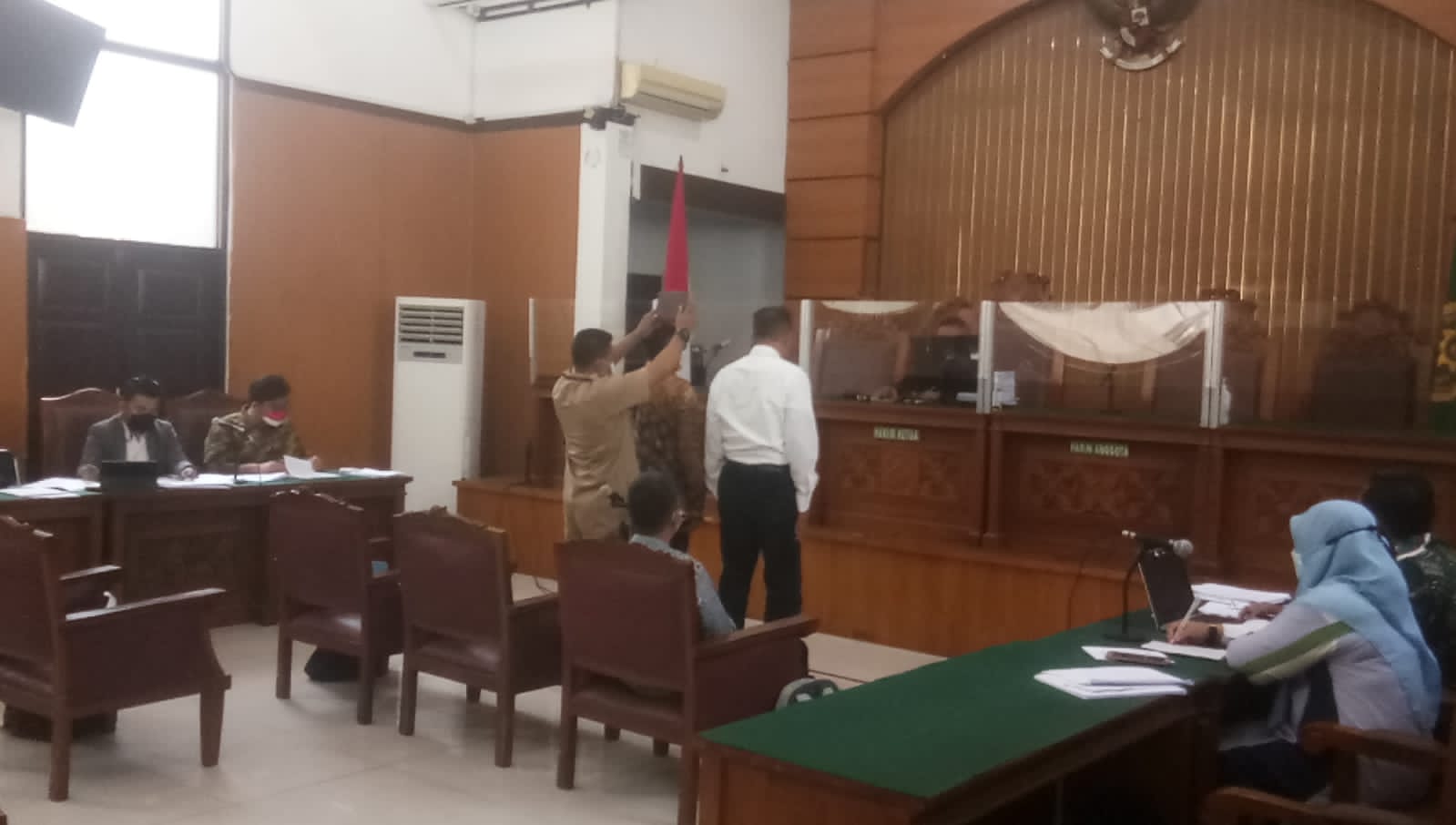 Saksi ahli diambil sumoahnya sebelum memberikan kesaksiannya di pengadilan 