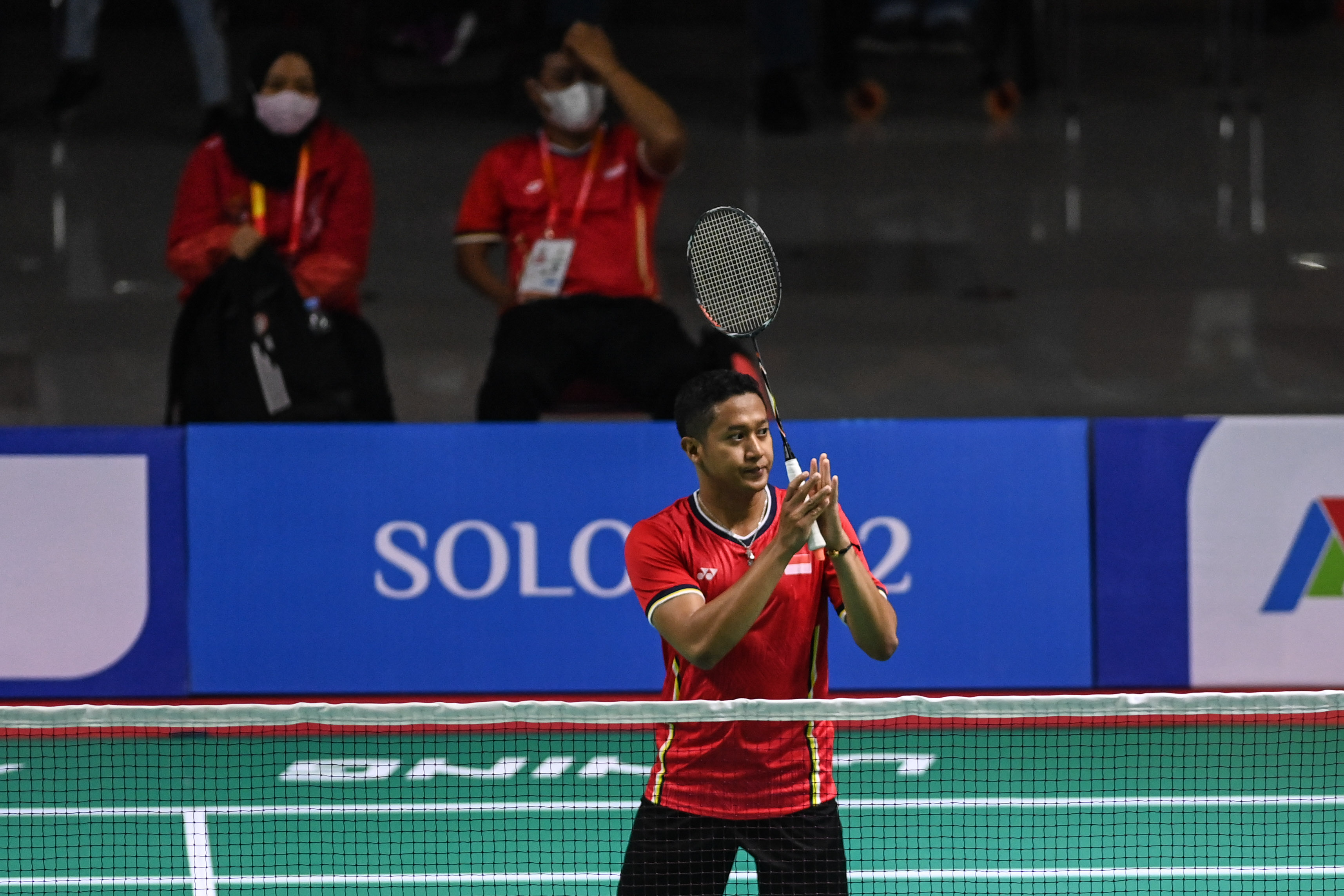 Pebulu tangkis Indonesia Fredy Setiawan melakukan selebrasi usai mengalahkan pemain Thailand Kitichokwatana Chawarat, Minggu (31/7).