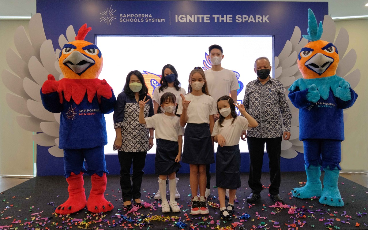 Sampoerna School System meluncurkan maskot baru Sampoerna Academy dan Sampoerna University berupa elang Jawa.