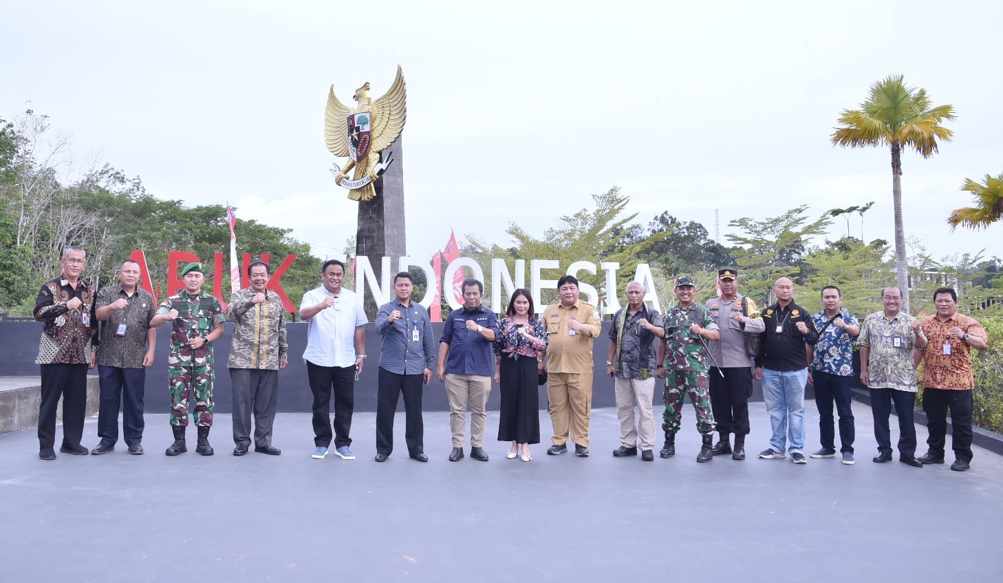 Anggota DPR RI Rachmat Gobel (kelima dari kiri)