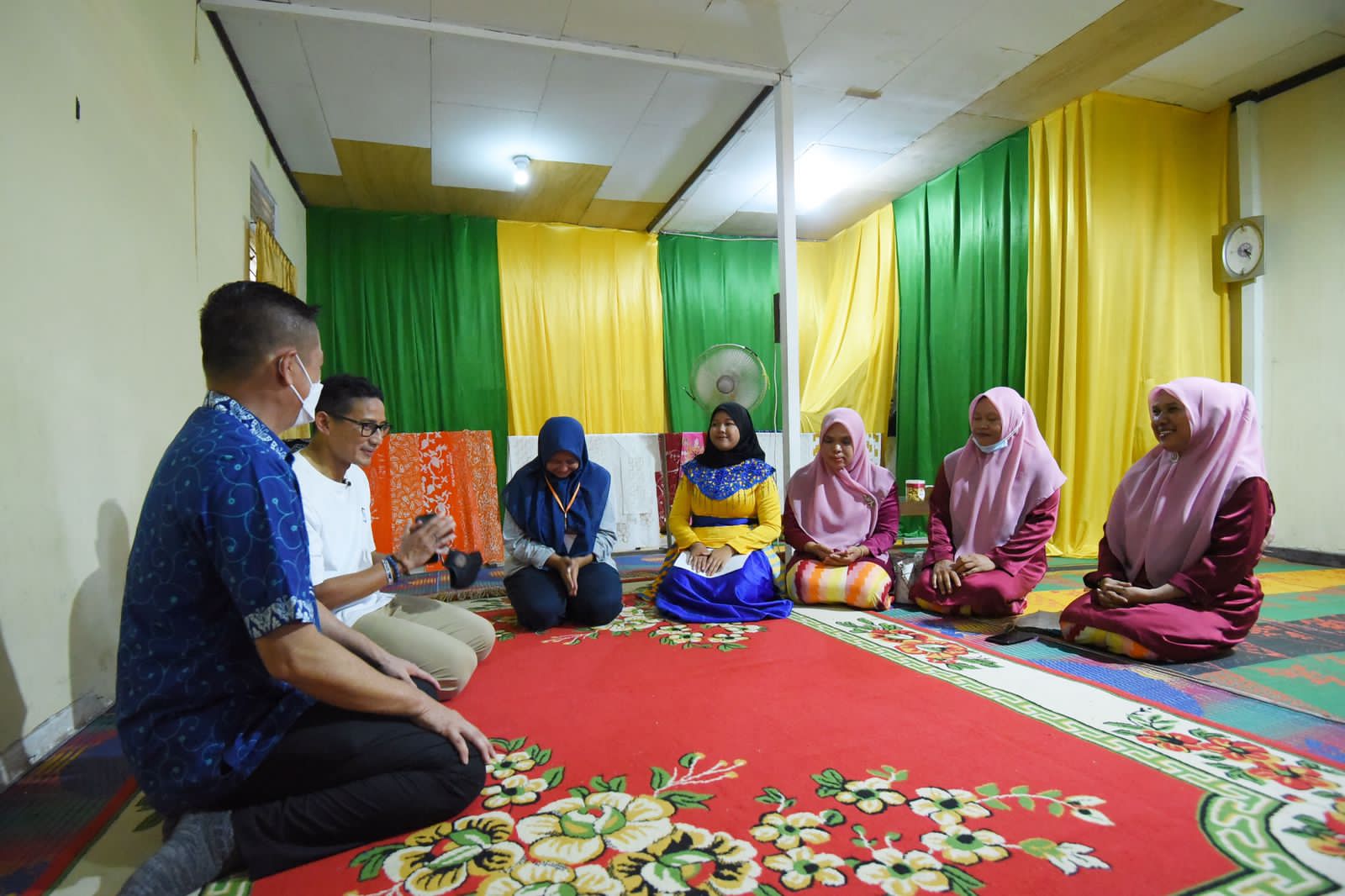 Menter Pariwisata Dan Ekonomi Kreatif (Menparekraf) Sandiaga Uno mengunjungi Desa Wisata Kampong Melayu BML, Pontianak, Kalimantan Barat. 