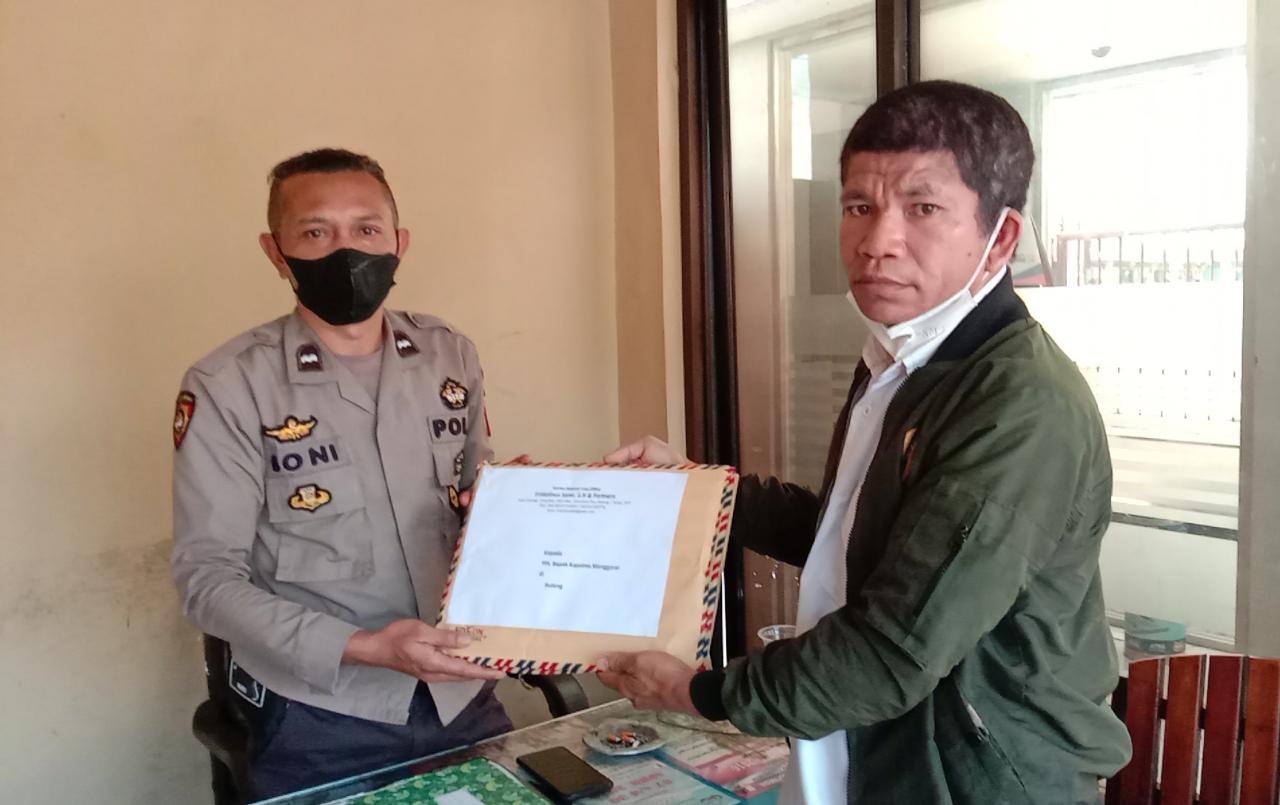 Pengaduan guru-guru dan komite SMK Negeri 1 Wae Rii disampaikan oleh pengacara Fridolinus Sanir.