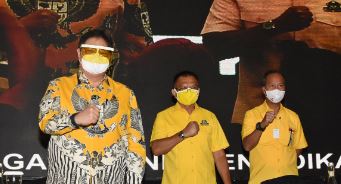 Sekretaris Jenderal Lodewijk F Paulus (tengah).