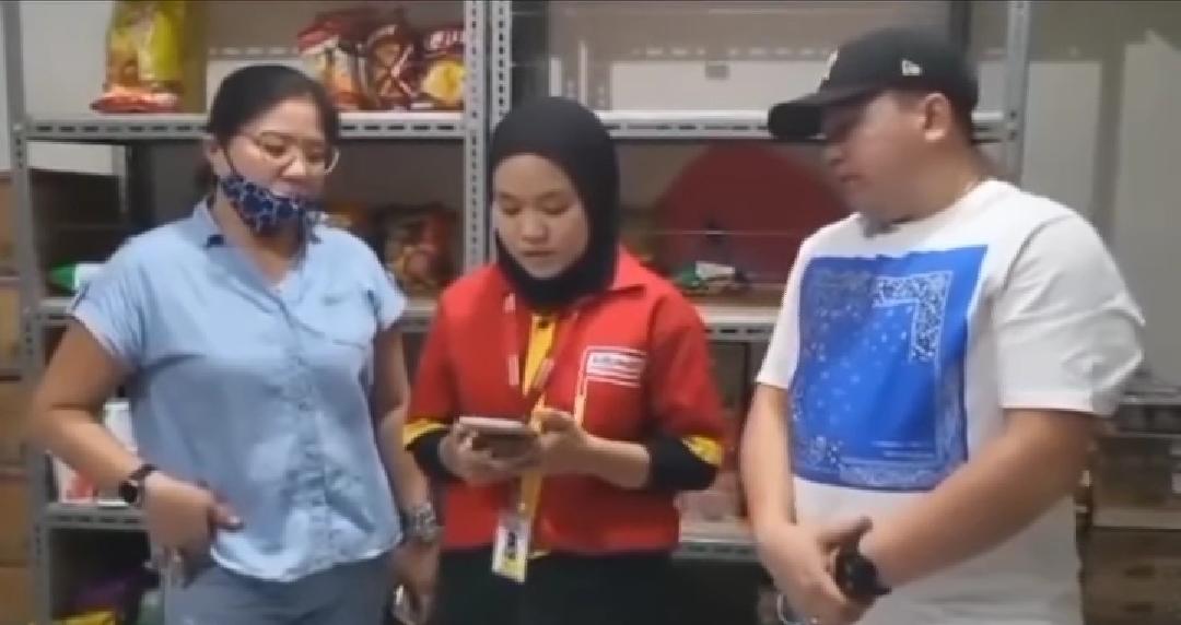 Kantor Hukum Hotman Paris & Partners menangani kasus dugaan intimidasi Mariana terhadap karyawan Alfamart Sampora Cisauk.