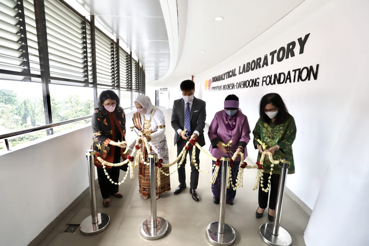Upacara pembukaan laboratorium bioanalitik dari Daewoong Foundation di Universitas Indonesia, Depok, Jawa Barat, Selasa (16/8).