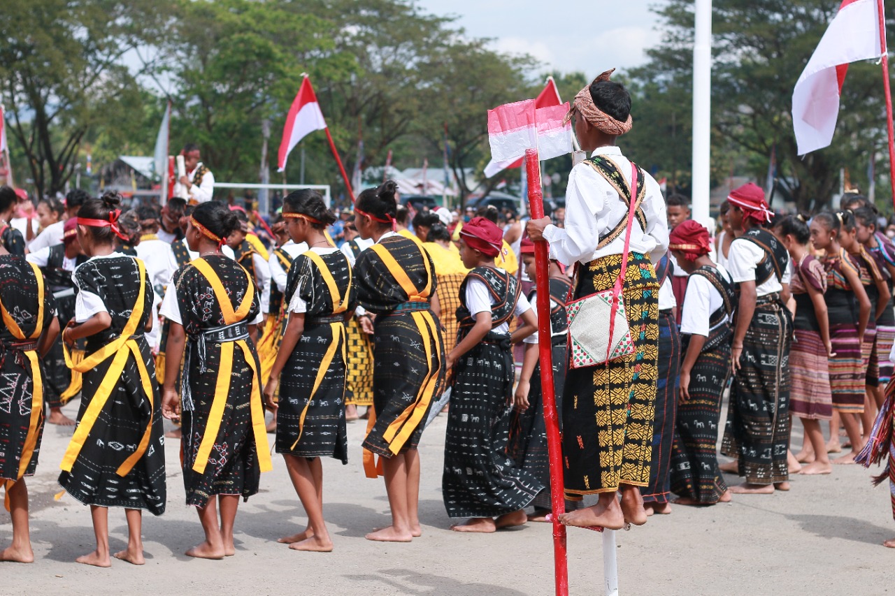 Seribu penari ini menampilkan tarian daerah Nagekeo  Flores, NTT