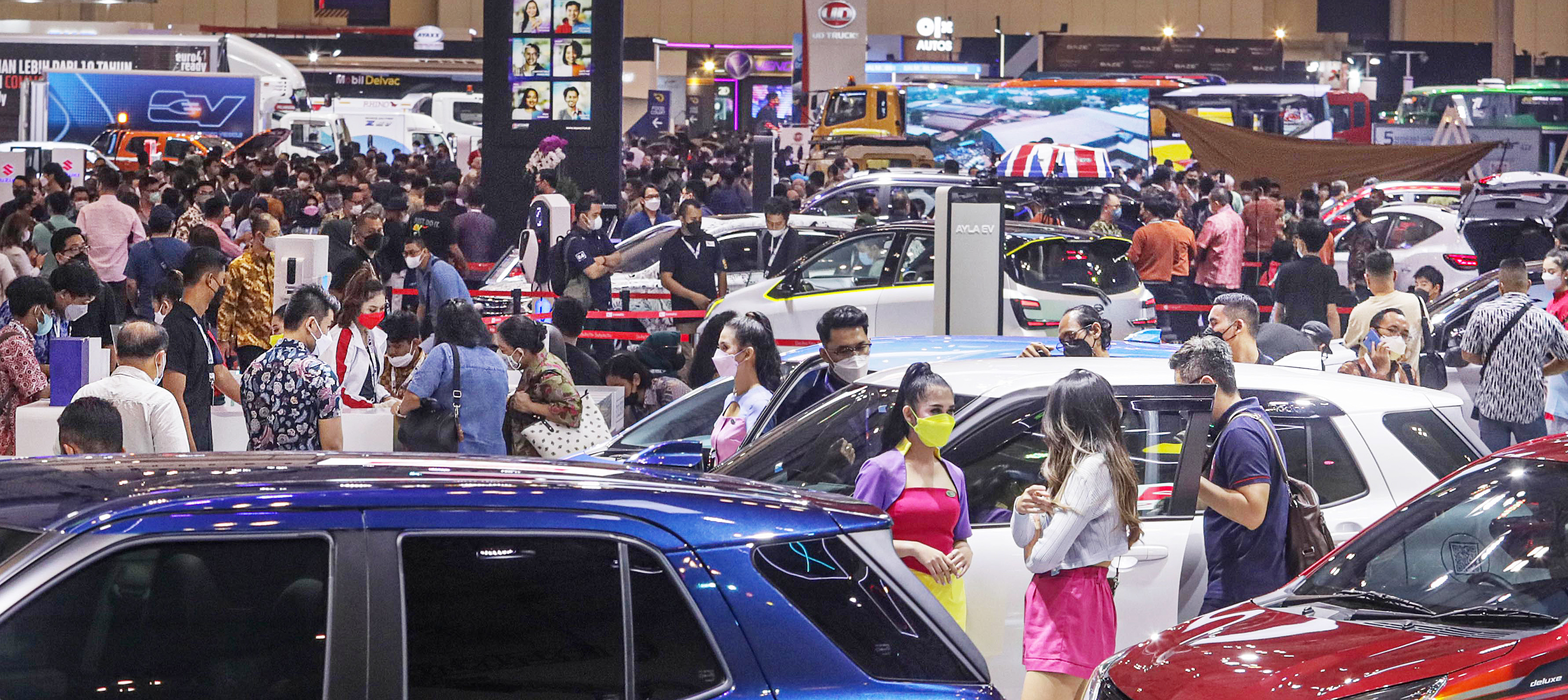Ilustrasi. Pengunjung memadati area pameran otomotif Gaikindo Indonesia International Auto Show (GIIAS) 2022 di ICE, BSD, Tangerang Selatan,