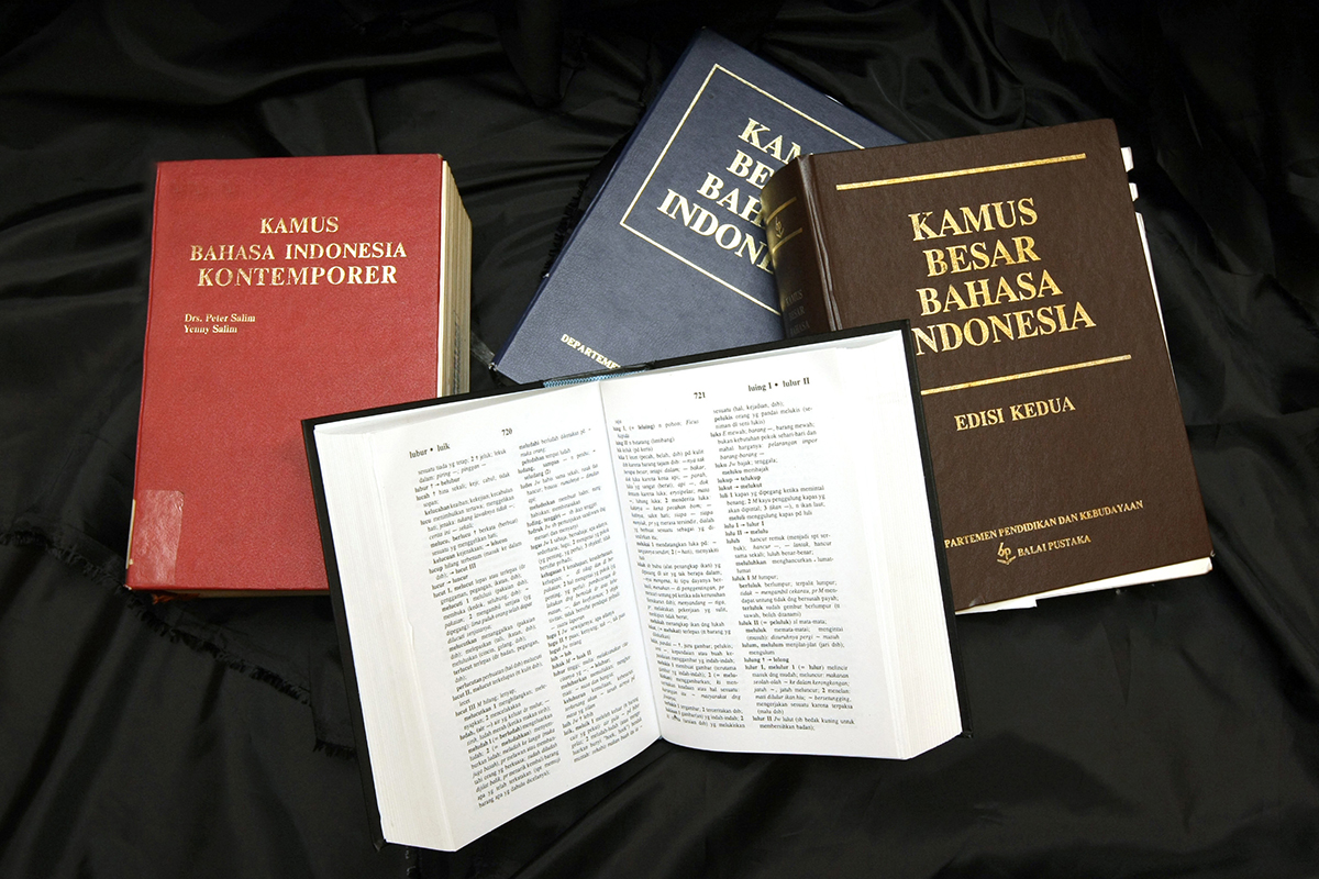 Kamus Besar Bahasa Indonesia (KBBI).