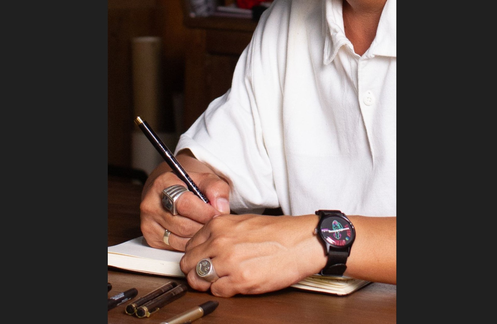 Jam tangan Timex Silent Operation.