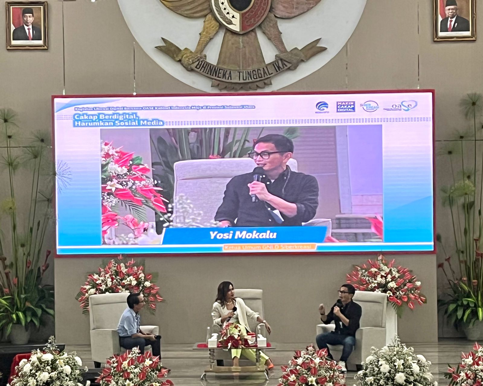 Talk show bertema Cakap Berdigital, Harumkan Media Sosial menghadirkan narasumber Yosi Mokalu, Melanie Ricardo, dan Iwan Setyawan.