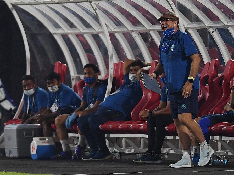 Robert Rene Alberts (kanan) 