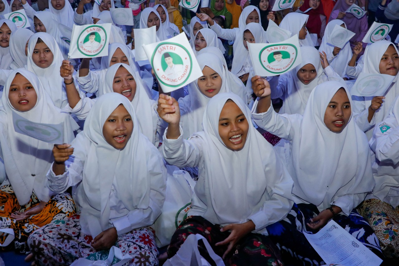 Santri Pondok Pesantren (Ponpes) Al-Fauzu Walwari, Batukerbuy, Kabupaten Pamekasan, Jawa Timur menggelar doa bersama untuk keselamatan RI.
