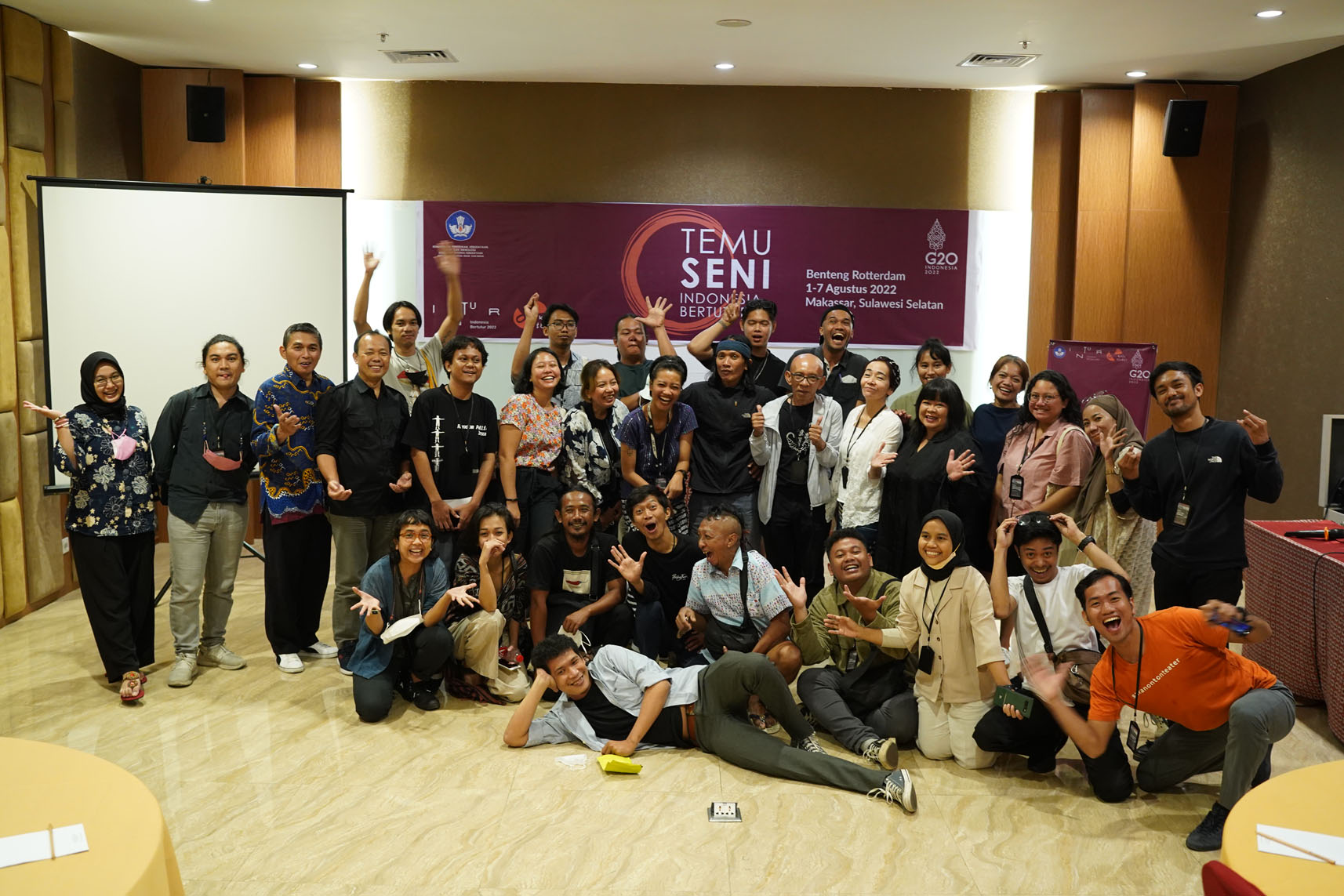 Seniman muda mengikuti Tu Seni Performans di Sulsel