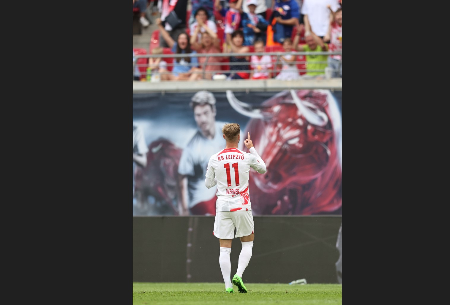 Penyerang Rb Leipzig Timo Werner melakukan selebrasi usai mencetak gol ke gawang Cologne di laga Bundesliga.