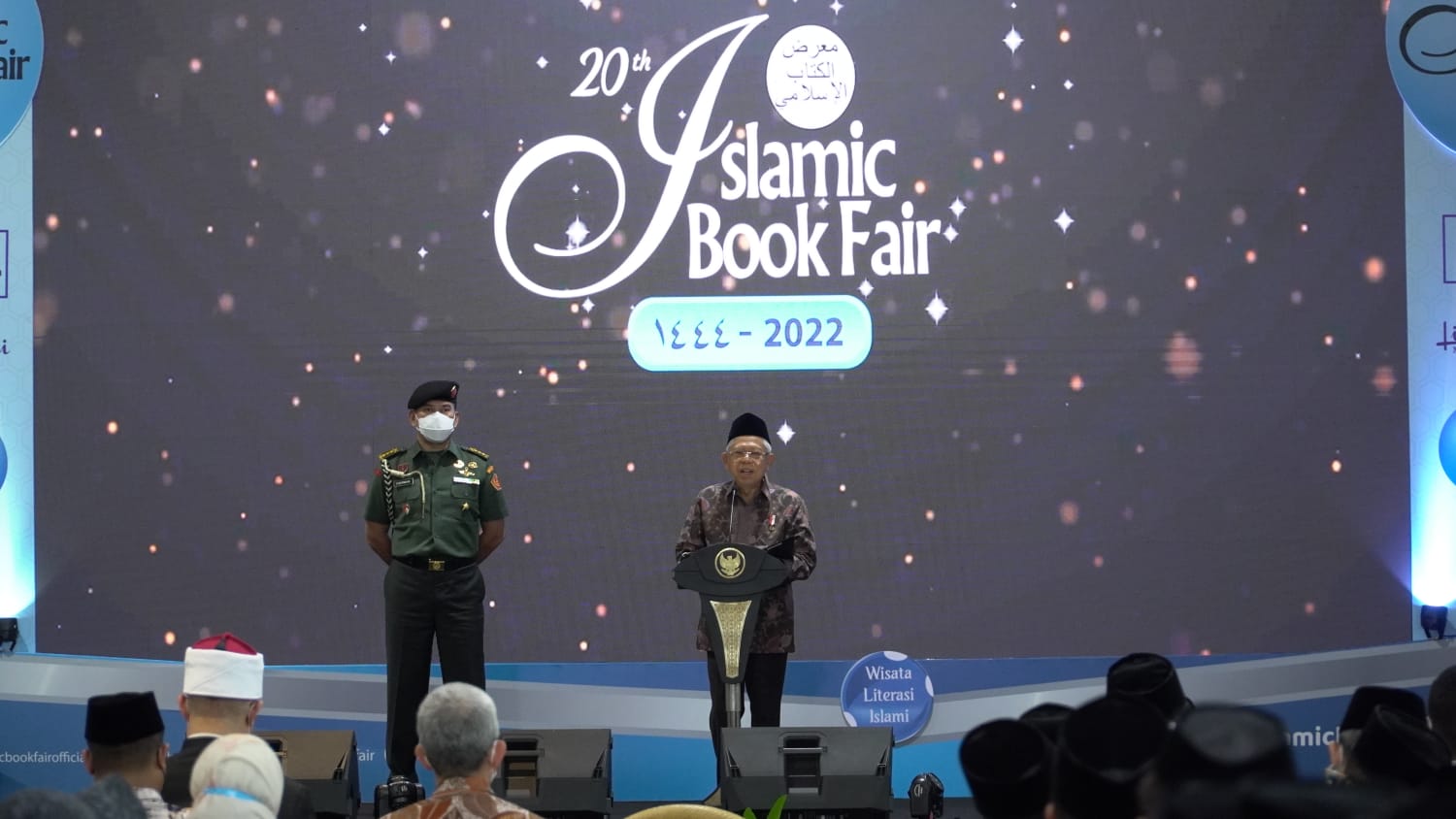 Wapres Ma'ruf Amin saat menghadiri dialog publik di panggung utama Islamic Book Fair ke-20 di JCC-Senayan, Jakarta, Jumat (5/8/2022) malam.