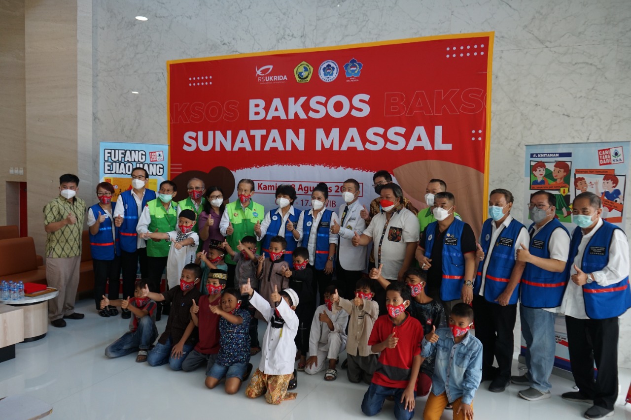 Kegiatan sunatan massal yang diadakan RS Ukrida