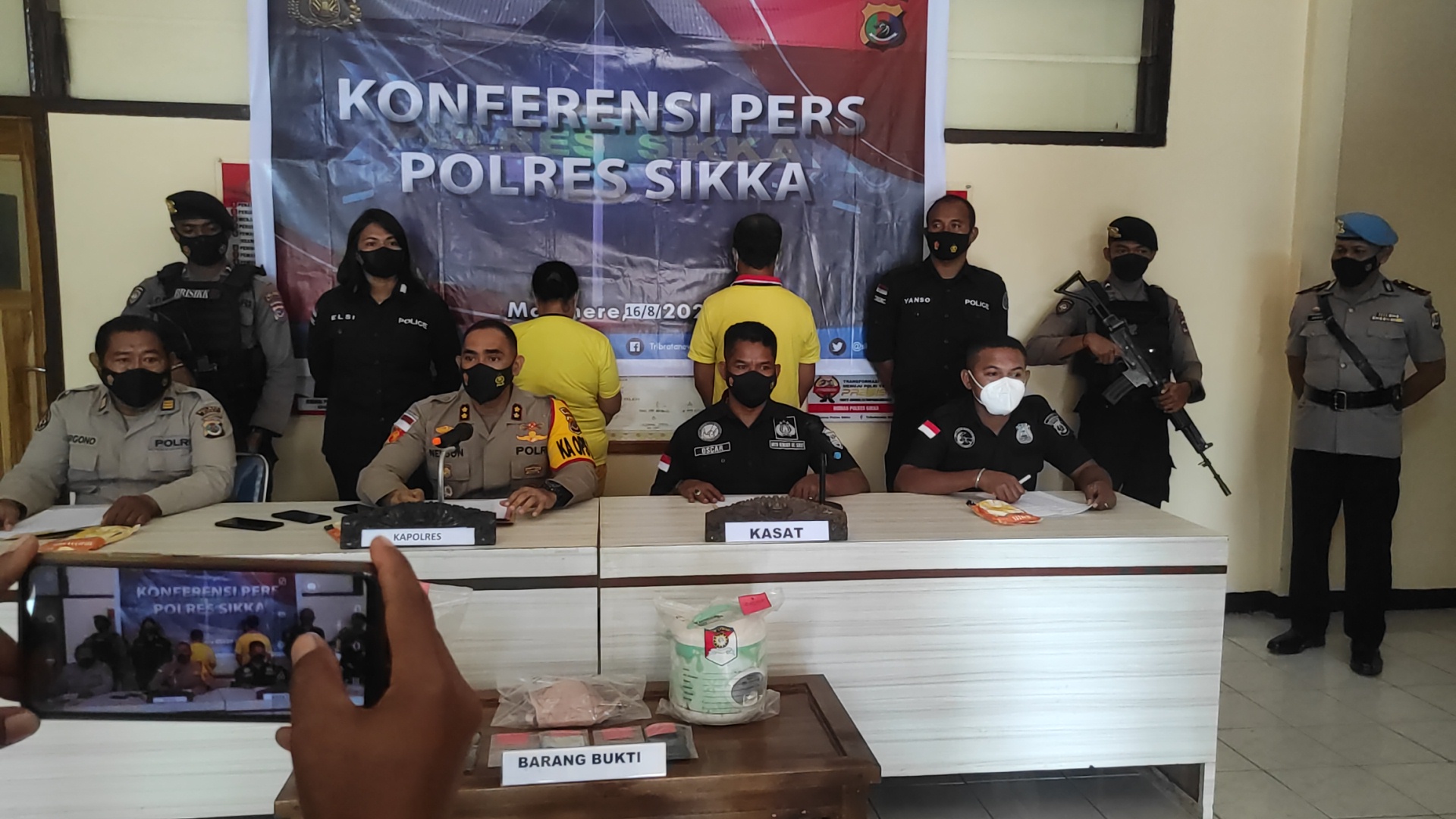 Polres Sikka Tangkap Wanita Malam Simpan Narkoba di BH