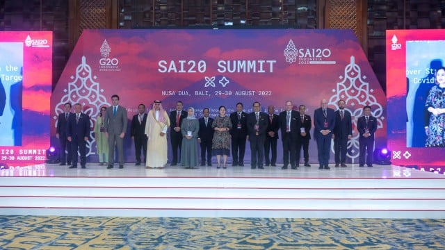 Ketua DPR RI Puan Maharani foto bersama dengan para ketua Supreme Audit Institution (SAI) negara anggota G20.