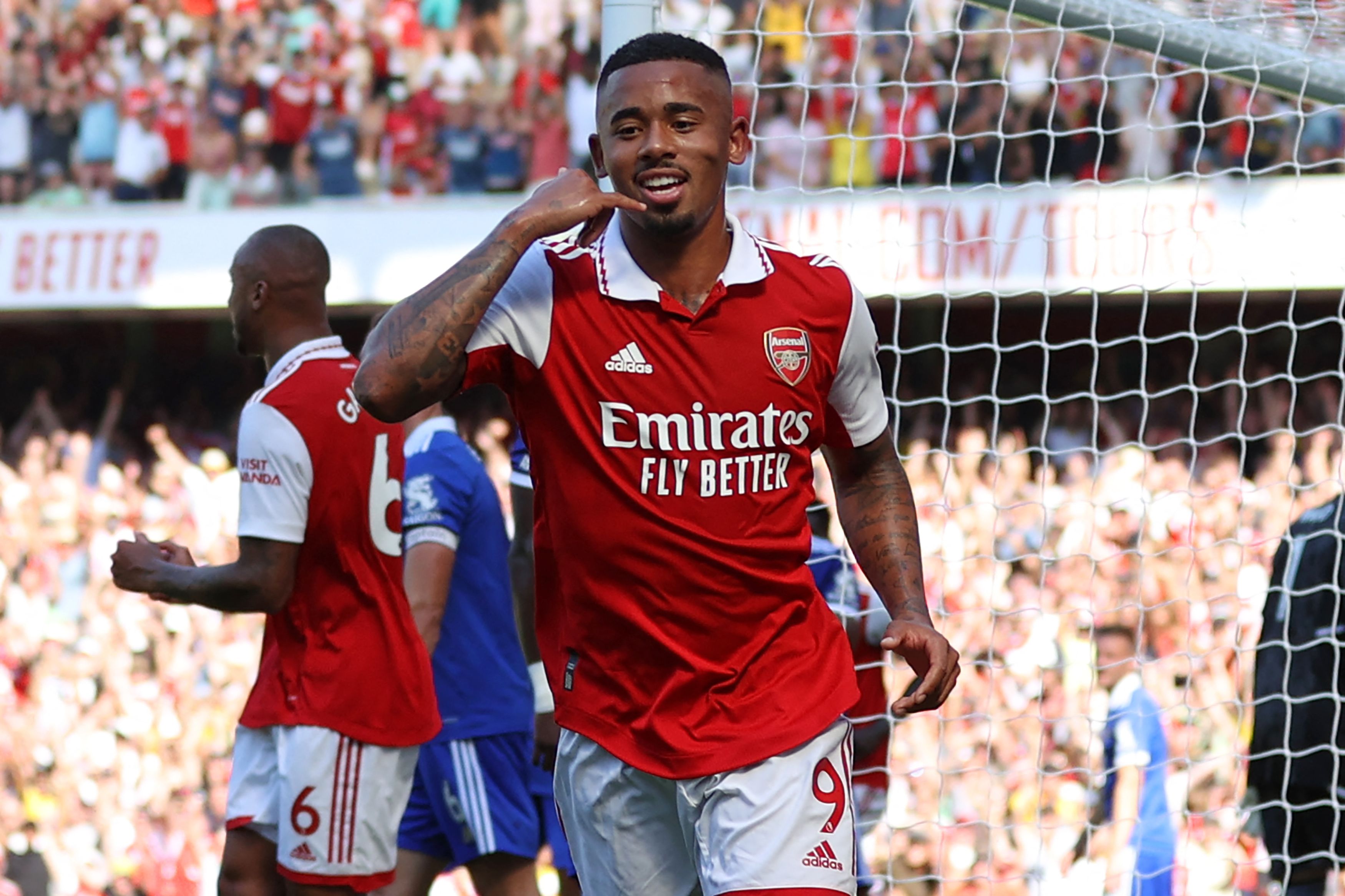 Penyerang Arsenal Gabriel Jesus melakukan selebrasi usai mencetak gol ke gawang Leicester City di laga Liga Primer Inggris.