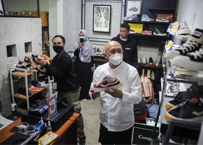 Ilustrasi: Menteri Koperasi dan UKM Teten Masduki saat berkunjung ke Yayasan Dharma Bhakti Astra.