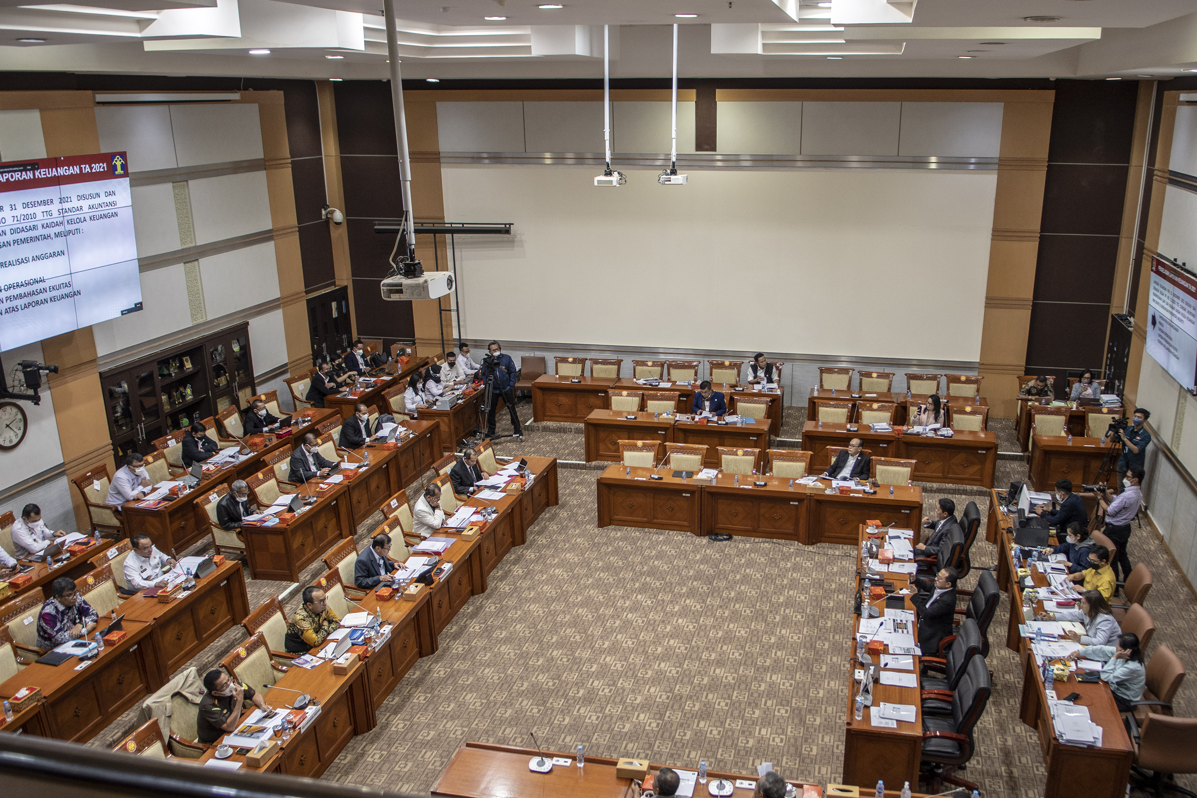 Rapat Kerja Anggaran dengan Komisi III DPR di Kompleks Parlemen, Senayan, Jakarta, hari ini.