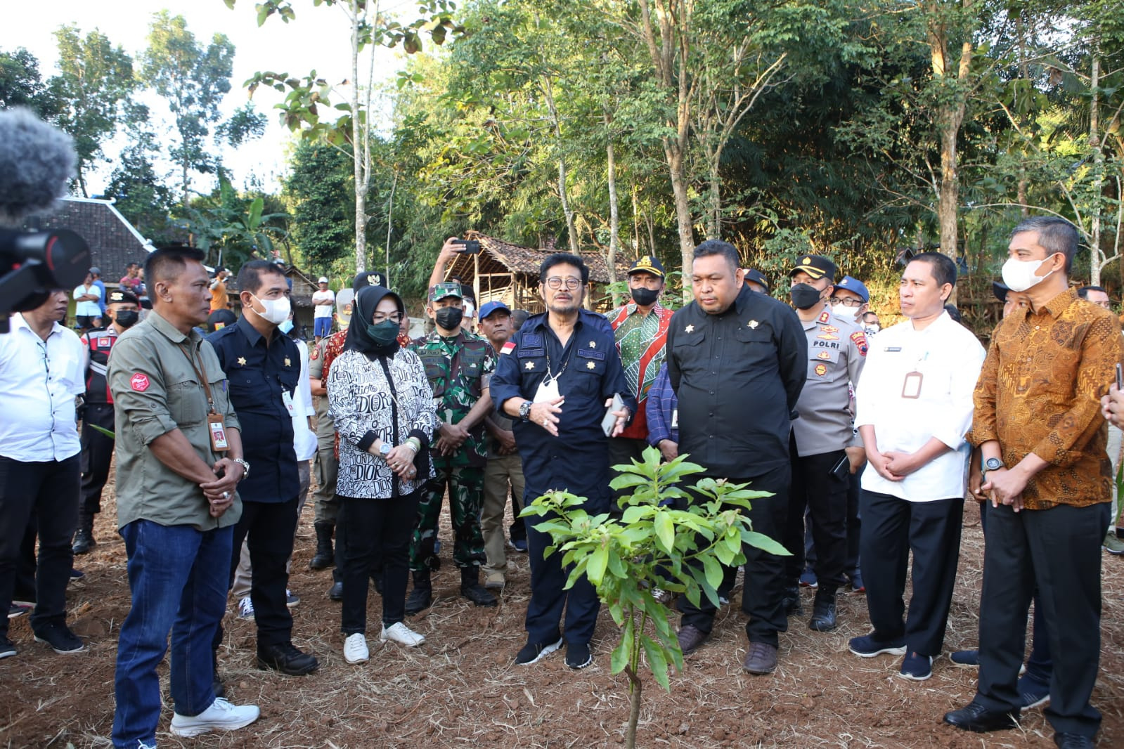 Mentan SYL bertemu Bupati Sukoharjo Etty Suryani dan Forpimda Sukoharjo untuk mendengarkan kesiapan pengembangan penanaman kelapa genjah.