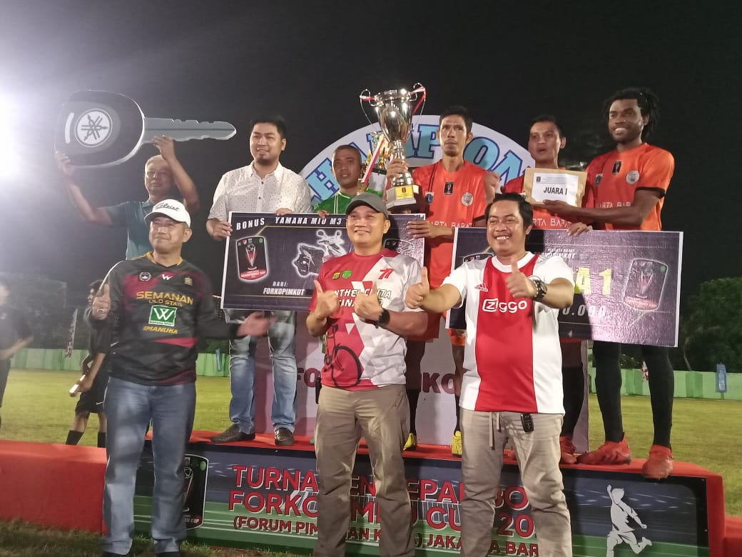 Tim Wali Kota FC keluar sebagai juara pertama turnamen sepak bola Forkopimkot Cup 2022 Jakarta Barat.