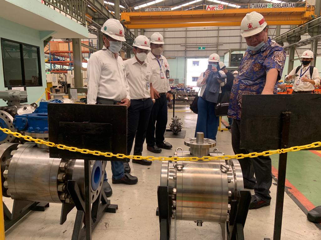 Kunjungan Pertamina International EP (PIEP), di Pabrik PT TRK di Cikande, Kabupaten Serang, Propinsi Banten, Senin (29/8).