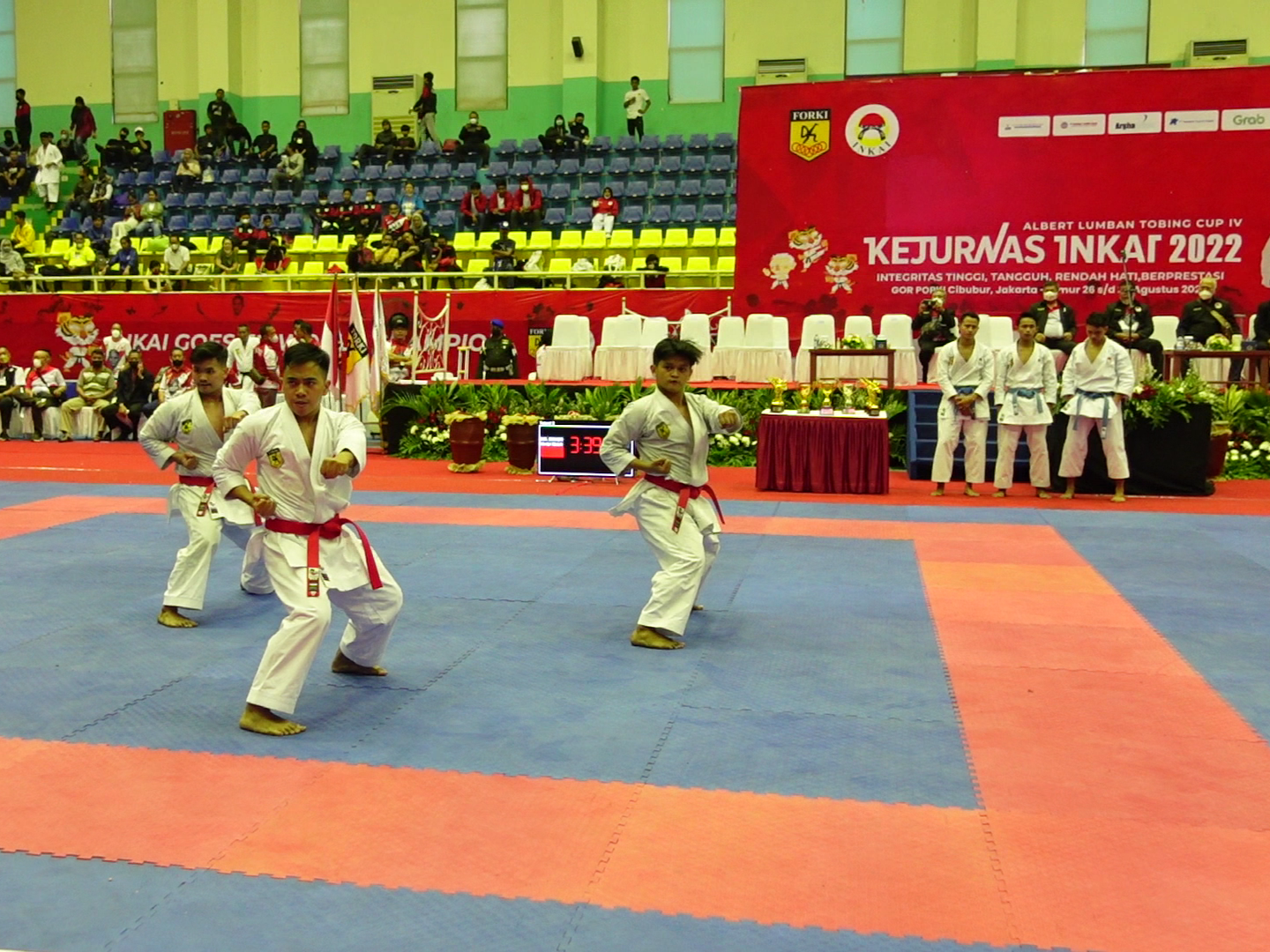 Beberapa karateka  yang mengikuti Kejurnas Institut Karate-Do Indonesia (Inkai) ALT Cup IV 2022.