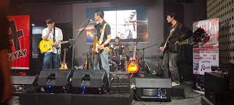 The Ayayay Melaju Di Kecepatan Tinggi