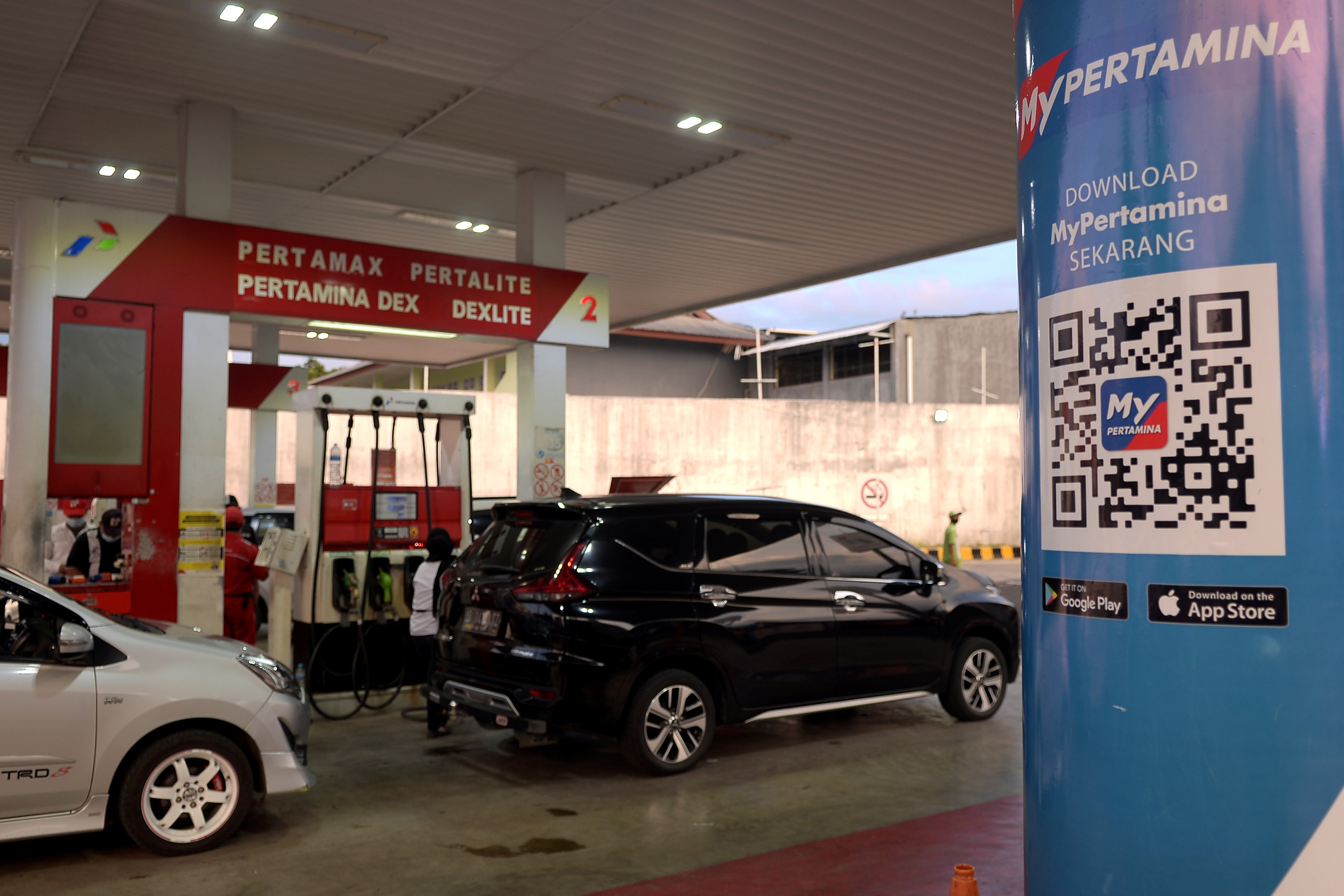 Sosialis pengunaan aplikasi Mypertamina untuk mendapatkan subsidi BBM di salah satu SPBU