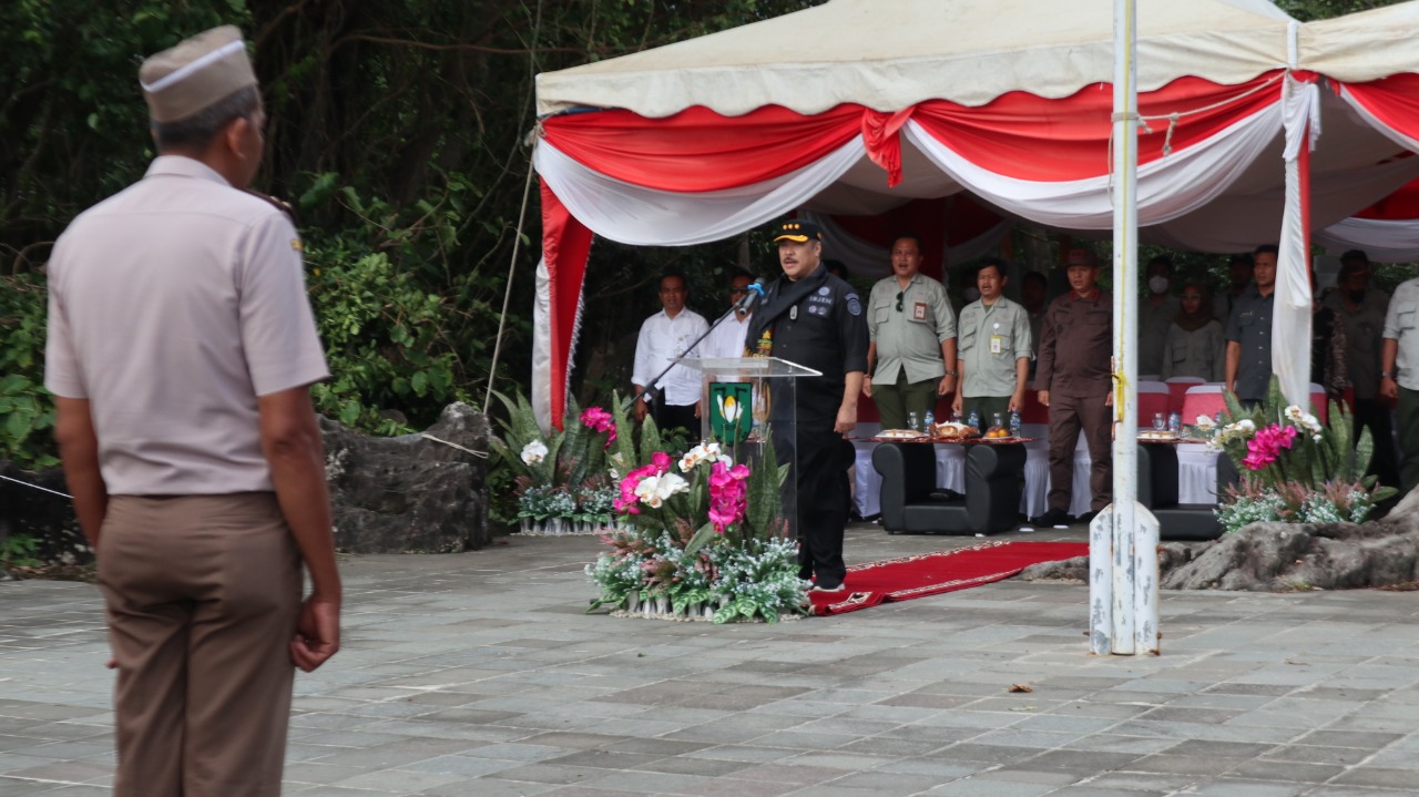 Irjen Kementan Jan Samuel Maringka saat memimpin Apel di Sabang, Aceh