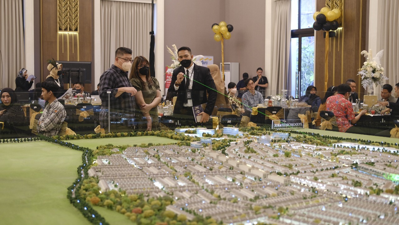 Suasana penjualan unit rumah di Podomoro Park Bandung