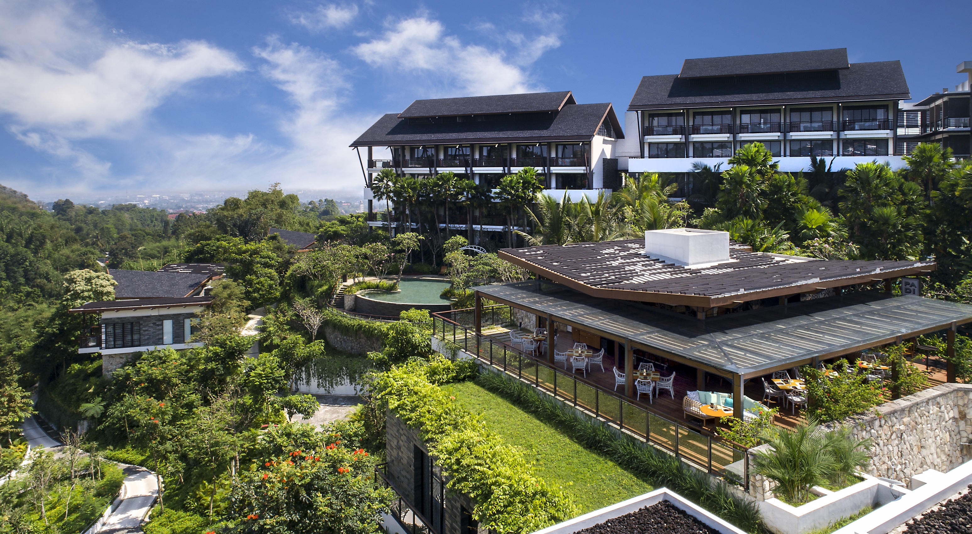 Terletak di dataran tinggi Pasundan, Jawa Barat, Pullman Ciawi Vimala Hills mengundang wisatawan. 