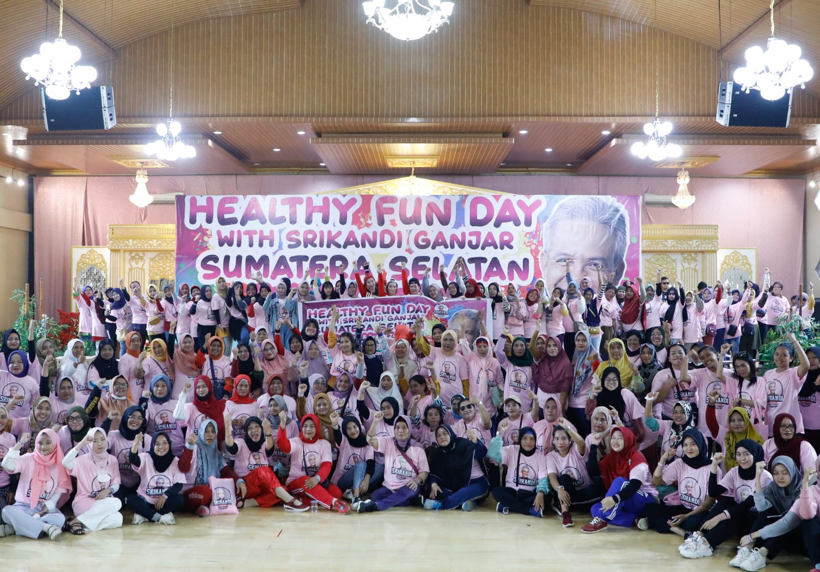 Ratusan perempuan bergabung dalam gerakan Ganjar Pranowo Presiden 2024 yang diinisiasi Srikandi Ganjar Sumsel di Palembang, Sabtu (13/8).