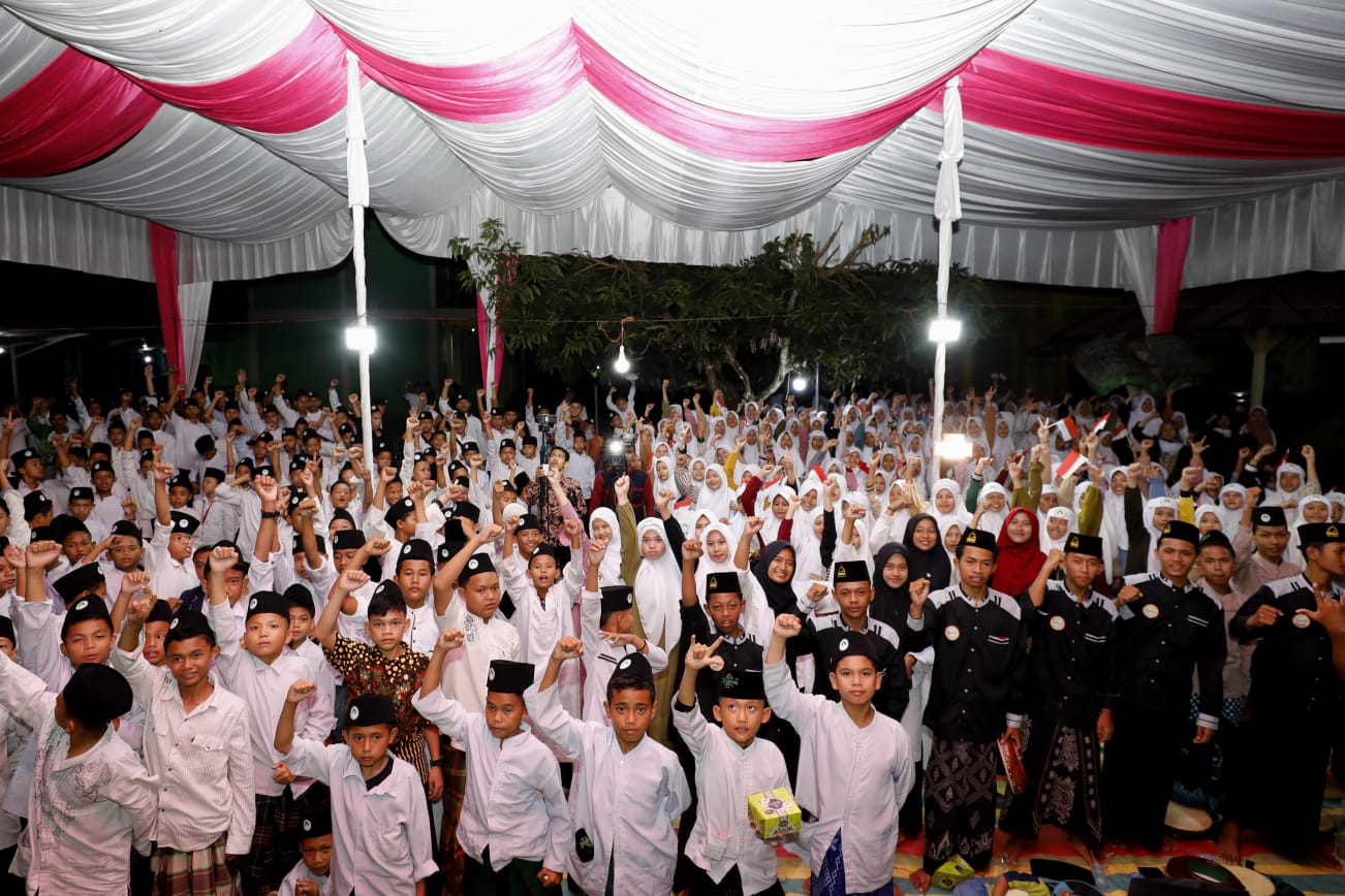 Salawat dan doa untuk kesejahteraan dan kemajuan Indonesia menggema di Ponpes Al Fattah, Kecamatan Singkut, Kabupaten Sarolangun, Jambi