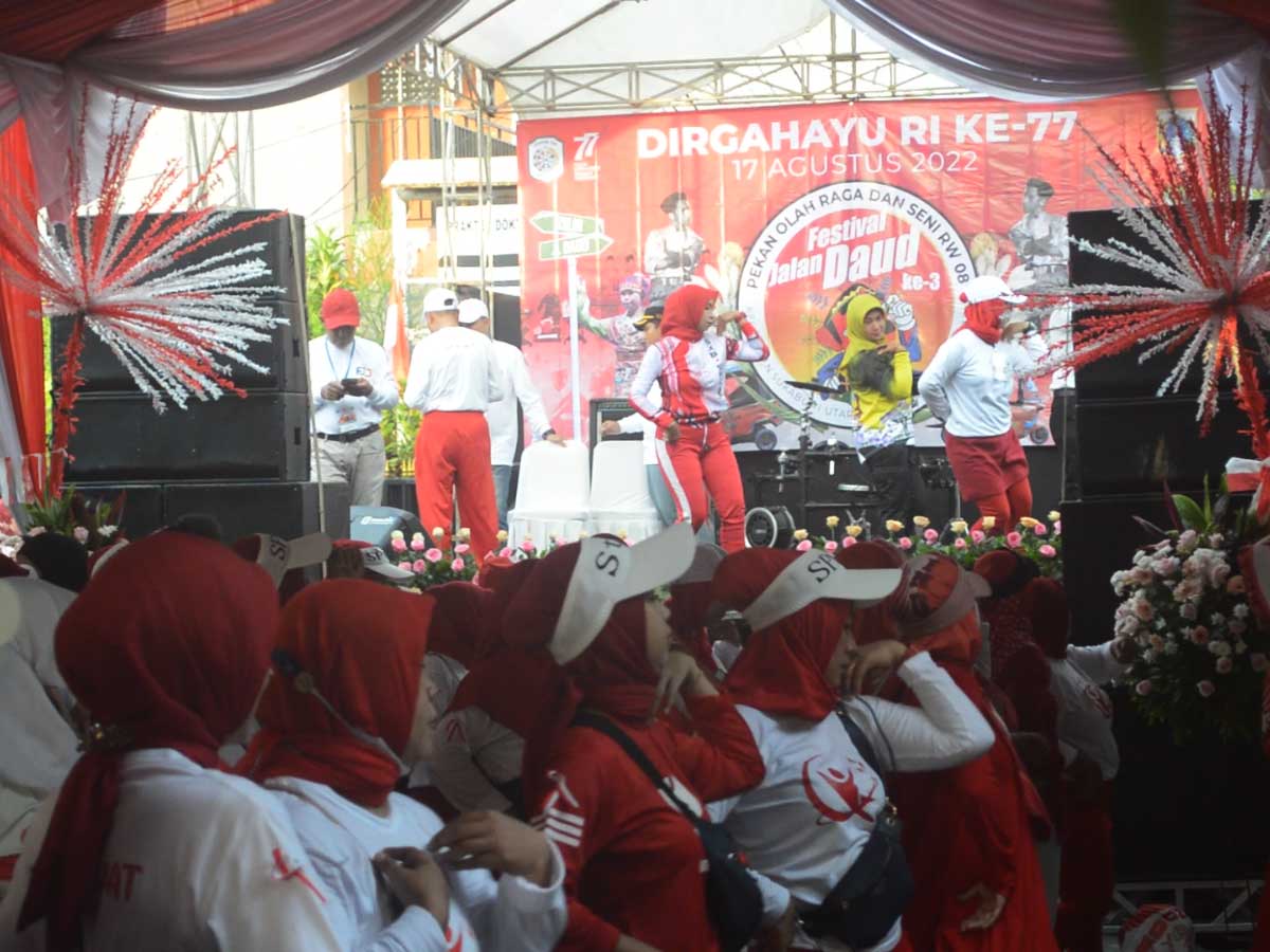 Pserat mengikuti senam sehat dalam Festival Jalan Daud 