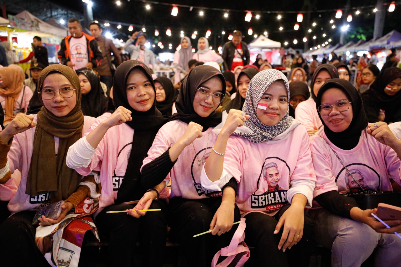 Konser Milenial Memperingati HUT ke-77 RI yang diadakan di Wisata Kuliner Kerkof, Jalan Merdeka, Kecamatan Tarogong Kidul, Kabupaten Garut, 