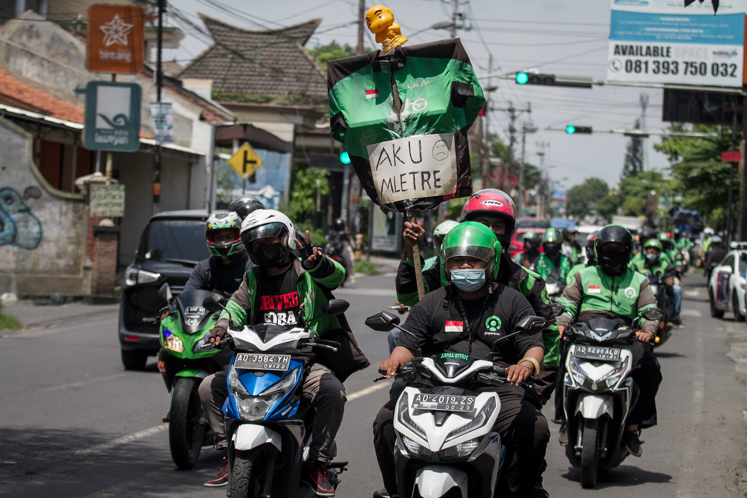 Sejumlah pengemudi ojek daring di Solo, Jawa Tengah.